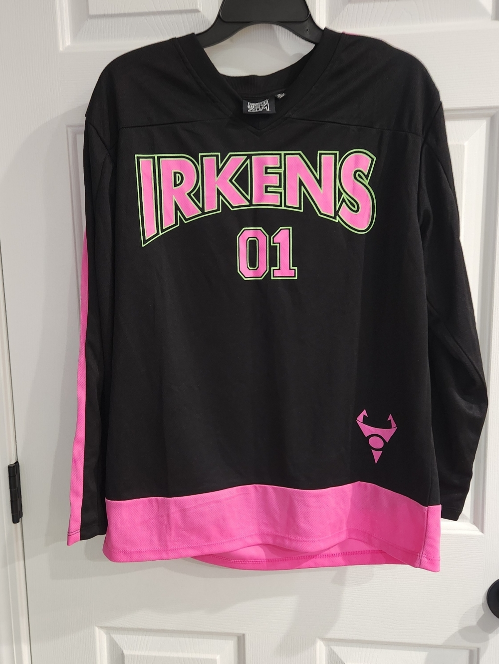 NWT Invader Zim Hockey Jersey Size MD Nickelodeon Cartoon Pink Black